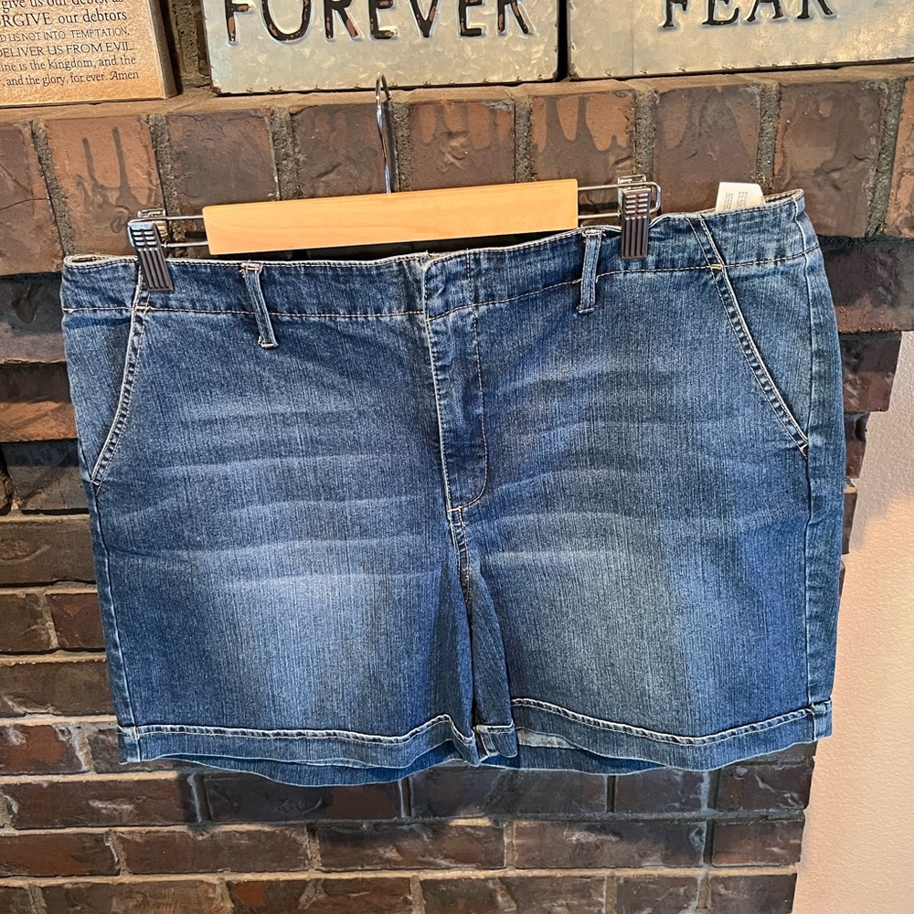 Bandolino Women’s Shorts